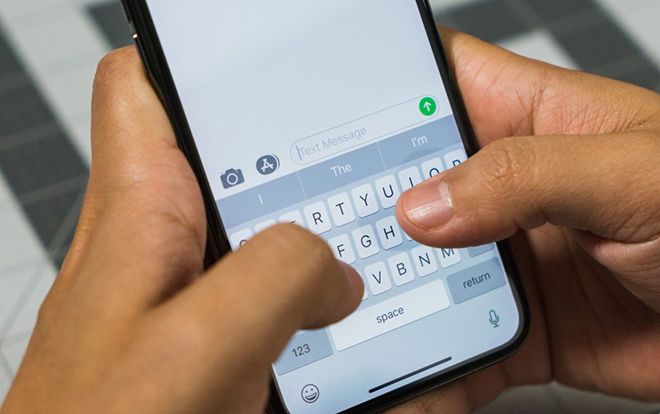 Apple từng muốn mọi chiếc điện thoại đều có khả năng nhắn tin 'sướng' như iPhone