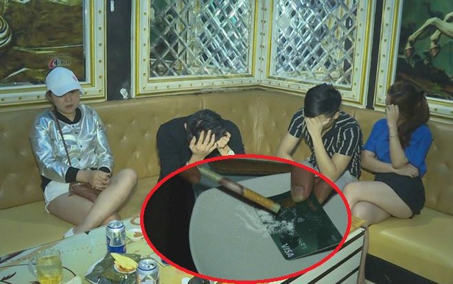 Bắt quả tang 22 nam thanh nữ tú đang 'phê' ma túy trong phòng karaoke