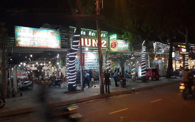 Mâu thuẫn khi lấy xe, bảo vệ quán hải sản ở Sài Gòn đâm thực khách nguy kịch