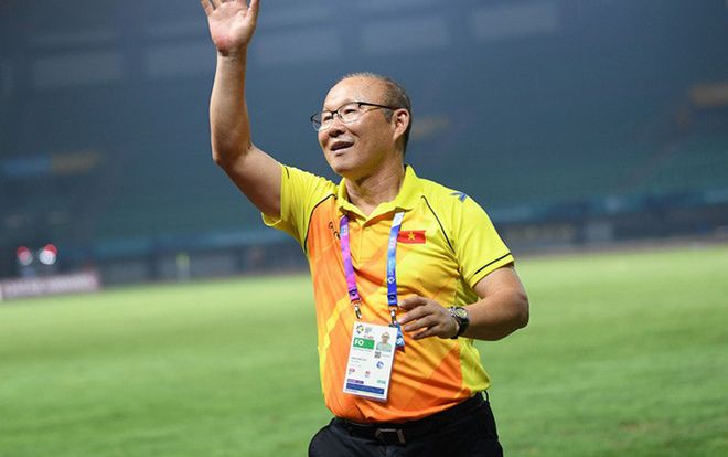 Lý do thực sự HLV Park Hang Seo không cho học trò của mình dùng smartphone trong bữa ăn