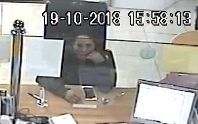 Trích xuất camera truy tìm người phụ nữ nhanh tay 'cuỗm' iPhone của khách giao dịch bỏ quên tại ngân hàng
