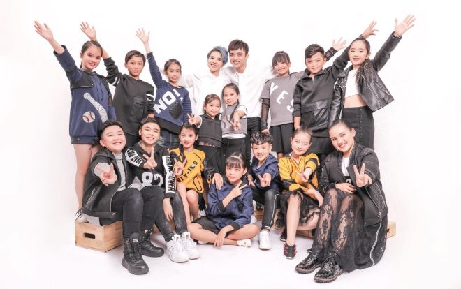 'Mềm tim' trước bộ ảnh kỷ niệm đáng yêu của team Sơn Tường trước thềm Đối đầu đầy căng thẳng