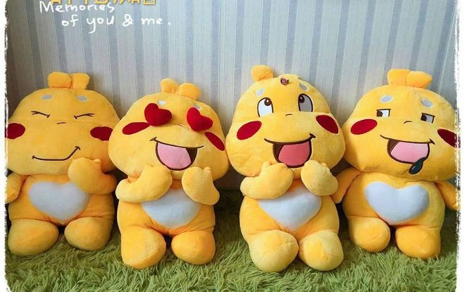 Sticker Qoobee thần thánh đã 'xâm chiếm trái đất' bằng phiên bản thú nhồi bông khiến dân mạng phát cuồng