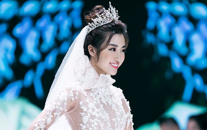 Hoa hậu Đỗ Mỹ Linh thu hút mọi ánh nhìn khi đảm nhiệm vedette tại CALLA SHOW 2018 - show diễn váy cưới lớn nhất Việt Nam