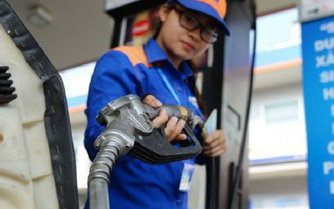 Gía xăng giảm nhẹ từ 15h chiều nay sau nhiều lần tăng liên tiếp