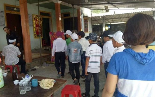 Cãi vã lớn tiếng, chồng xách dao đâm thủng tim vợ gây tử vong