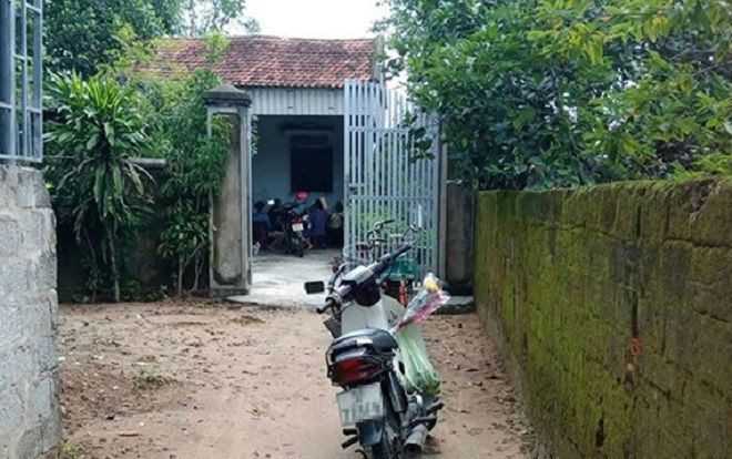 Mẹ và bà ngoại đến đón con không báo trước, bố và nhà trường tá hỏa vì tưởng bị bắt cóc