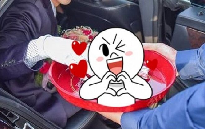 Đi rước dâu quên mang theo sính lễ quan trọng, chú rể may mắn được thợ chụp ảnh hiến 'cao kiến'