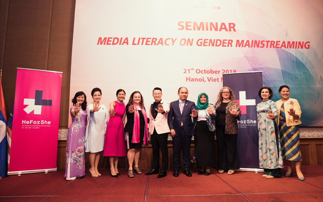 Hoàng Bách: “Tôi đã tự cởi trói những tư tưởng cũ của chính mình để thực hiện chiến dịch bình đẳng giới”