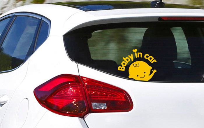 Hay thấy logo 'Baby in car' dán sau xe ôtô nhưng bạn có biết ý nghĩa của nó không?