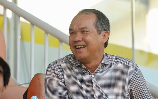 Thợ điện bị phạt 90 triệu, hay chuyện bầu Đức tặng 400 triệu: TÌNH và LÝ