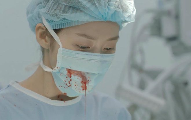 Bên cạnh người lính, chân dung những bác sĩ trẻ của 'Hậu duệ mặt trời' Việt Nam có làm hài lòng khán giả?