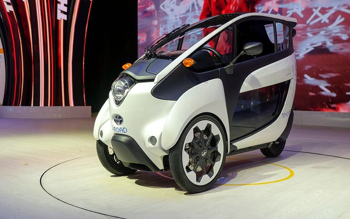 Cận cảnh xe điện Toyota i-ROAD 3 bánh độc đáo tại Vietnam Motor Show 2018