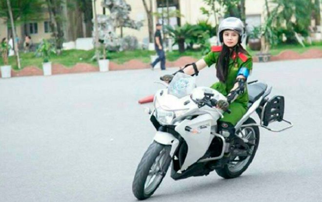Sự khổ luyện của cô gái lái môtô hơn 1.000 phân khối dẫn đoàn cảnh sát