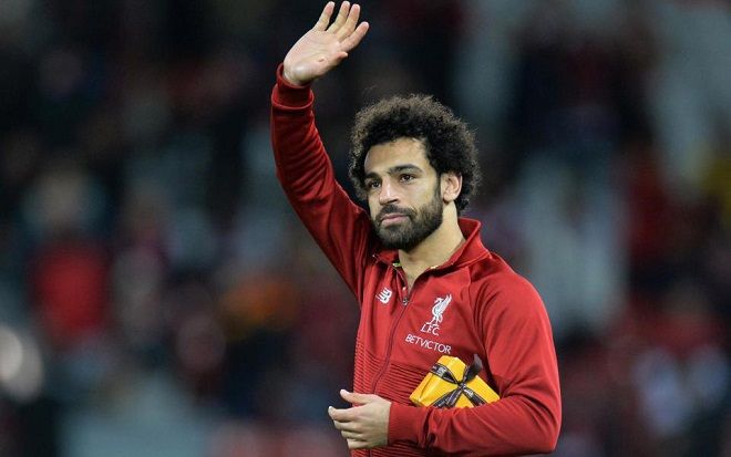 Lập cú đúp, Salah nhận hộp quà bí ẩn từ cổ động viên