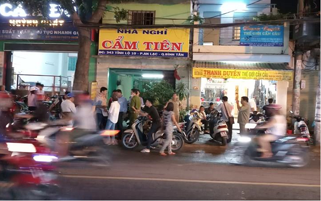 Rủ gái mại dâm vào nhà nghỉ ‘vui vẻ’ rồi sát hại, cướp bộ trang sức giả ở Sài Gòn