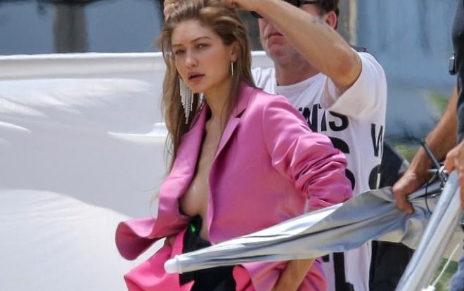 Gigi Hadid khiến khán giả 'shock ngất người' vì thả rông trên bãi biển Brazil