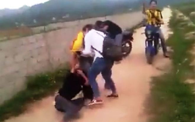 Can ngăn bạn ẩu đả, nữ sinh lớp 10 là cờ đỏ của trường bị đâm trọng thương