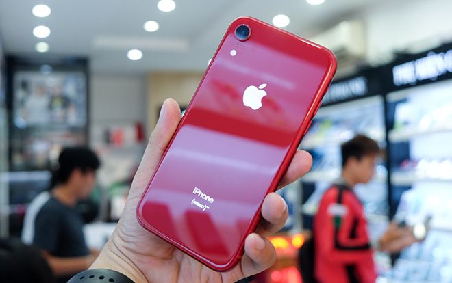 Cận cảnh iPhone Xr đầu tiên vừa về Việt Nam, giá 23,9 triệu đồng