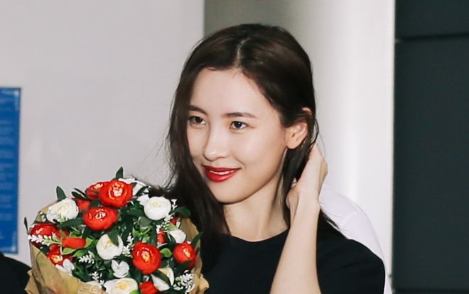 Sunmi đã đến Việt Nam, ơn giời cô nàng không 'thời trang phang thời tiết' như 'đàn em' SEVENTEEN