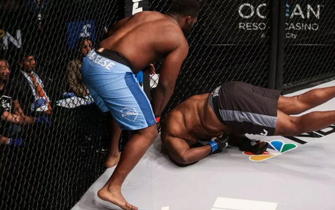 Clip: ‘Lạnh gáy’ trước cảnh võ sĩ MMA ra đòn khiến đối thủ trẹo cổ