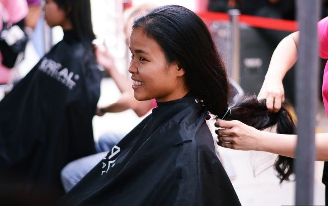 Người Sài Gòn hào hứng hiến tặng hơn 1.000 mái tóc cho bệnh nhân ung thư vú 