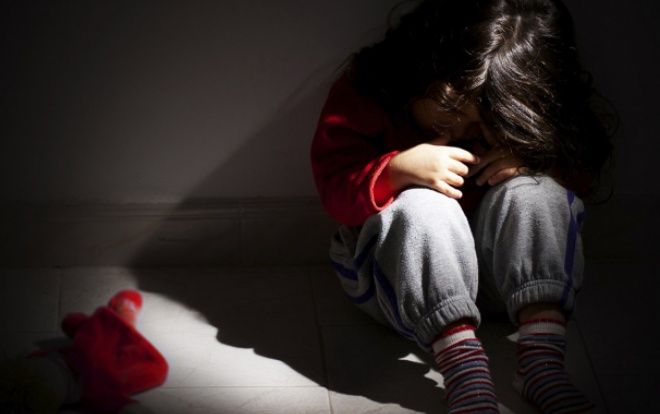 Bé gái bị nam thiếu niên 13 tuổi cưỡng hiếp rồi dùng dao cứa cổ đã qua cơn nguy kịch