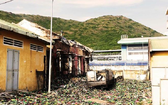 Hàng ngàn thùng thuốc xịt kiến, gián, muỗi… bất ngờ bốc cháy phát nổ dữ dội lúc rạng sáng