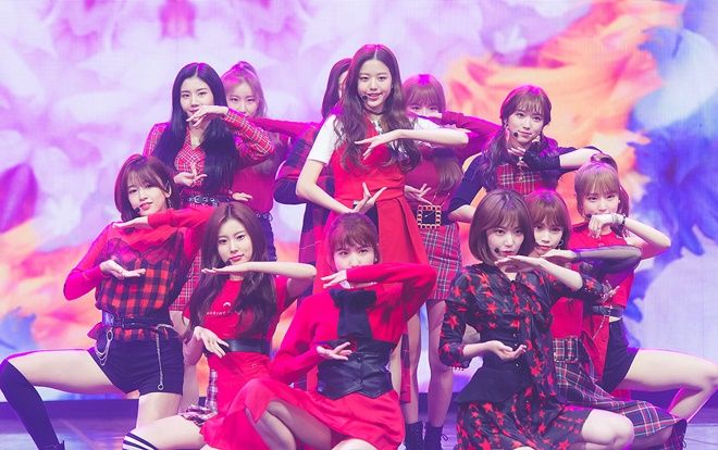 IZ*ONE hát nhép toàn bộ trên sân khấu debut, netizen phẫn nộ: 'Đây là nhóm nhảy à?'