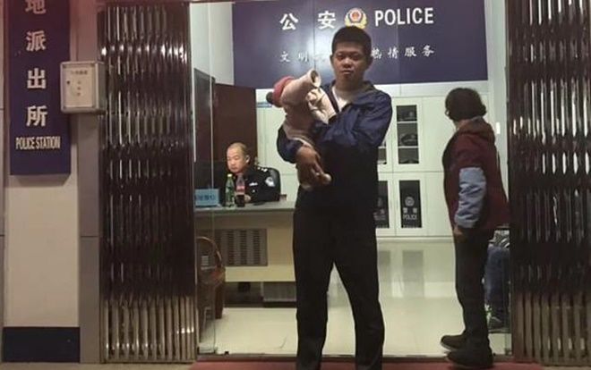 Chồng đem bán con khi đứa bé vừa tròn 10 ngày tuổi chỉ vì một lý do không ngờ khiến ai cũng phẫn nộ