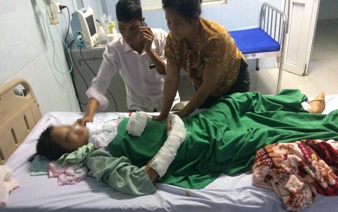 Vụ bé gái bị thiếu niên cưỡng hiếp rồi dùng dao cứa cổ: 'Gia đình còn có họ hàng xa, không thể ngờ nó lại làm thế với con tôi'