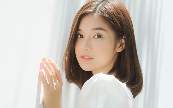 Ảnh đeo nhẫn ngón áp út tràn lan trên mạng, Hoàng Yến Chibi nói gì?