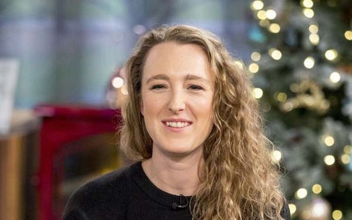 Cô gái Anh lại tiếp tục gây sốc khi tuyên bố vừa được hồn ma cầu hôn sau 9 tháng hẹn hò