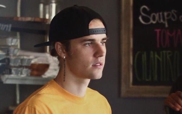 Justin Bieber đã xuống tóc và siêu điển trai rồi: Ra nhạc mới cho cuối năm đi thôi!