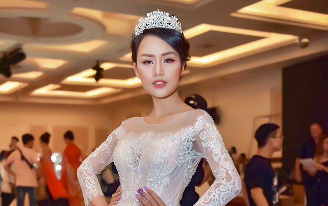 Á hậu Lâm Thùy Anh: Mỗi lần diễn áo cưới tôi lại ao ước mình là cô dâu