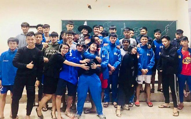 'Đám trẻ nhà bầu Đức' đón halloween đầy nhí nhố