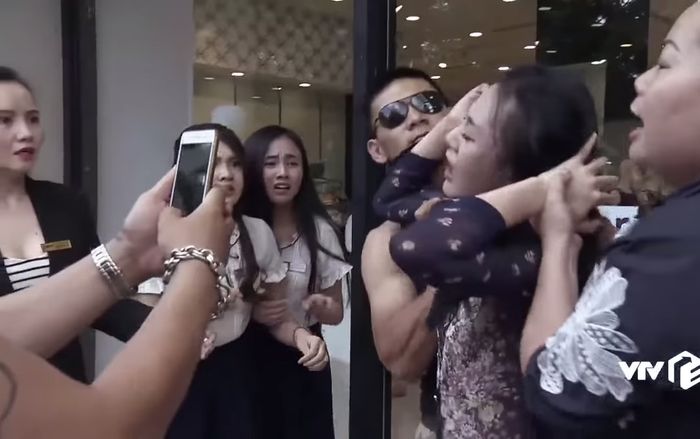 Quỳnh Búp Bê bị đánh ghen nhưng đây mới là thứ cư dân mạng để ý