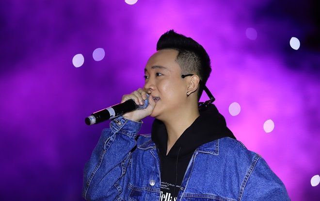 Justatee cùng Binz hóa 'cơ trưởng', quẩy banh nóc cùng học sinh THPT Chu Văn An