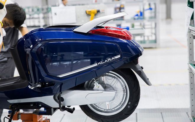 VinFast ra mắt xe máy điện thông minh Klara: Kết nối internet 3G, có khả năng chống ngập nước, tự động báo tình huống khẩn cấp!