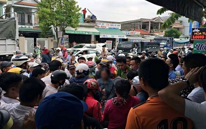 Thực hư vụ người phụ nữ bị cả làng bao vây vì nghi bắt cóc trẻ em