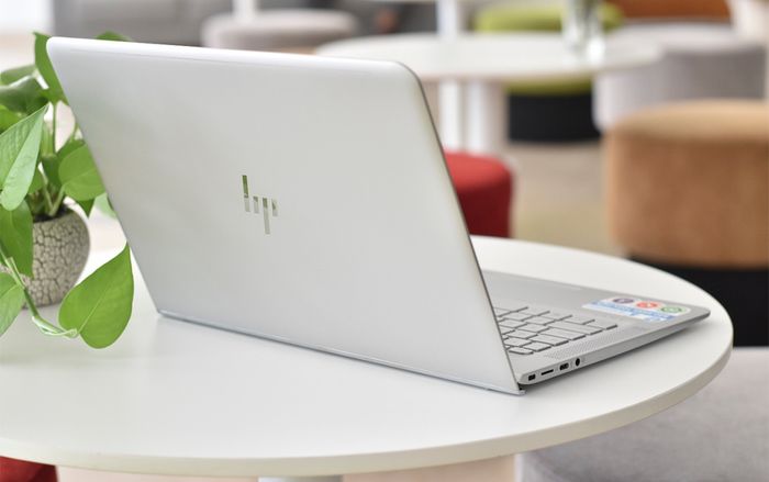 6 laptop cấu hình ổn, giá tốt dành cho sinh viên