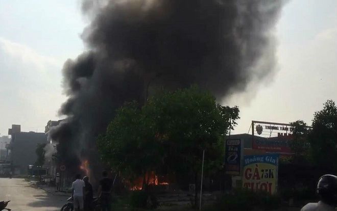 Nhà hàng gà Hoàng Gia ở Hải Dương cháy lớn, nhiều tài sản bị thiêu rụi