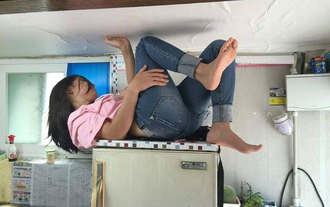 Bê vợ đặt lên nóc tủ lạnh mỗi khi vợ 'lệch sóng', người chồng khiến cánh mày râu hưởng ứng rần rần với chiêu trị vợ cực sáng tạo