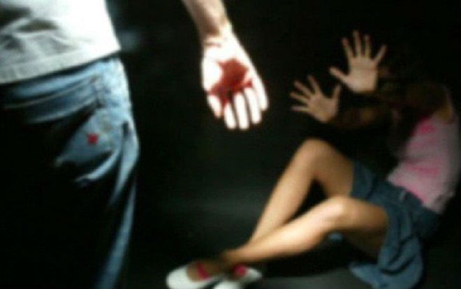 Bắt giam nam thanh niên 18 tuổi thuê nhà trọ sống như vợ chồng với bé gái 14 tuổi