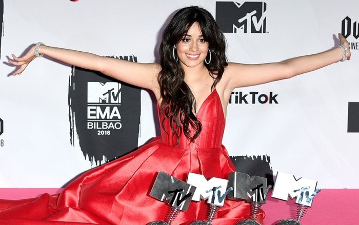 'Phá đảo' EMAs 2018, đích đến Grammys rộng mở trước mắt Camila Cabello