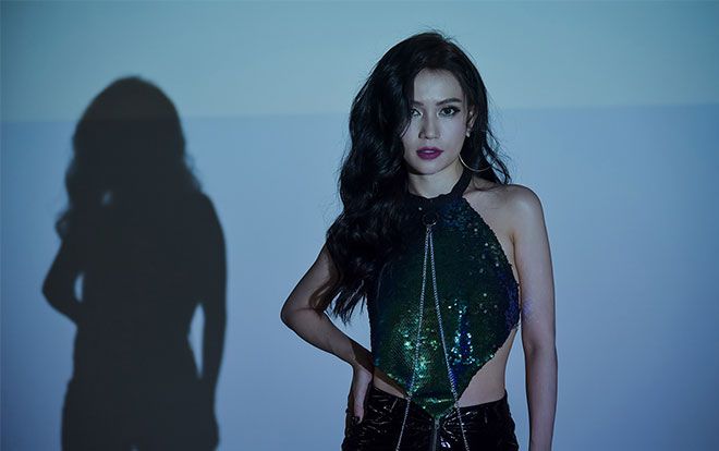 'Ngộp thở' với 30 giây 'đốt mắt' người xem của Sĩ Thanh trong sản phẩm mới