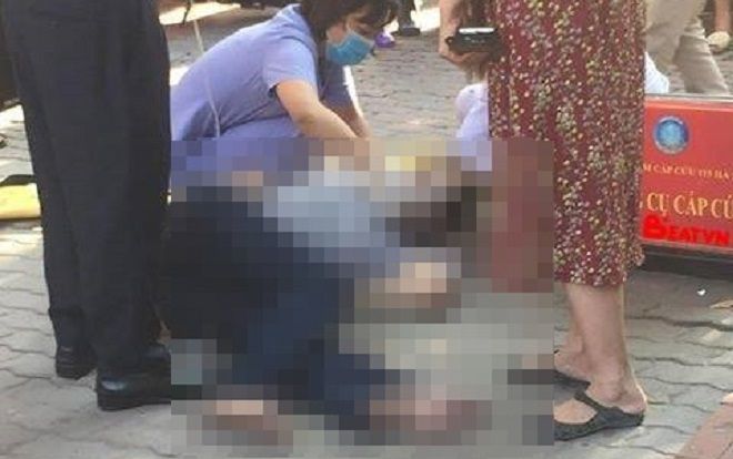 Trèo lên tầng 5 nhà hàng xóm rồi bất ngờ rơi xuống đất, nam thanh niên may mắn rơi trúng yên xe máy