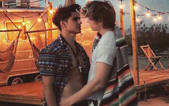 Chuyện tình yêu lãng mạn xuất phát từ tiếng xin chào qua Instagram của siêu mẫu người Anh - Zander Hodgson
