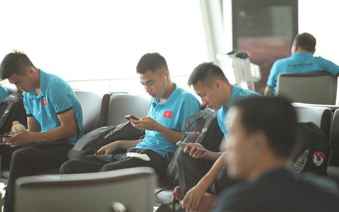 Sự thật đằng sau thông tin HLV Park Hang Seo tịch thu điện thoại của các cầu thủ đội tuyển VN trước thềm AFF Cup