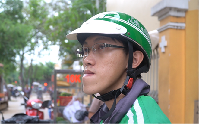 Bức tâm thư đẫm nước mắt và điều kì diệu dành cho Thạc sĩ xe ôm